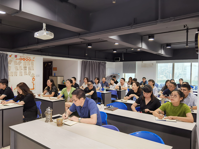 公司組織開(kāi)展針對(duì)企業(yè)合同的(de)法律培訓學習(xí)(圖3)