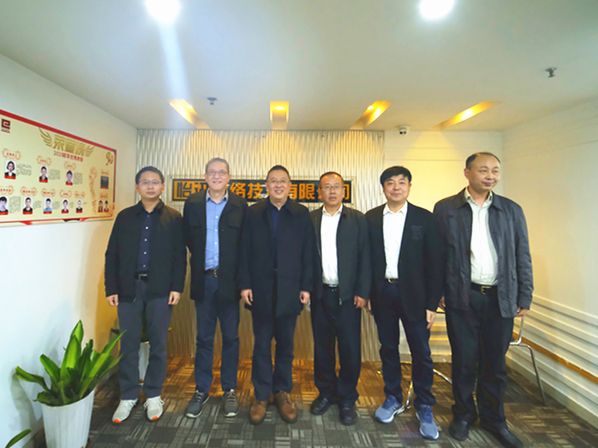 渝中區(qū)喬宏副區(qū)長(cháng)一(yī)行(xíng)莅臨公司考察指導(圖3)